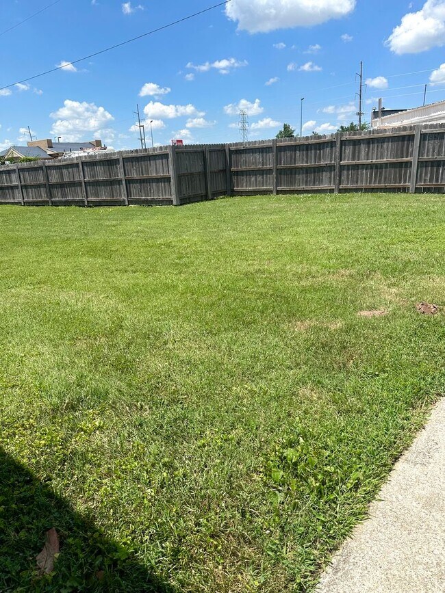 Building Photo - 3115 W Raynell St
