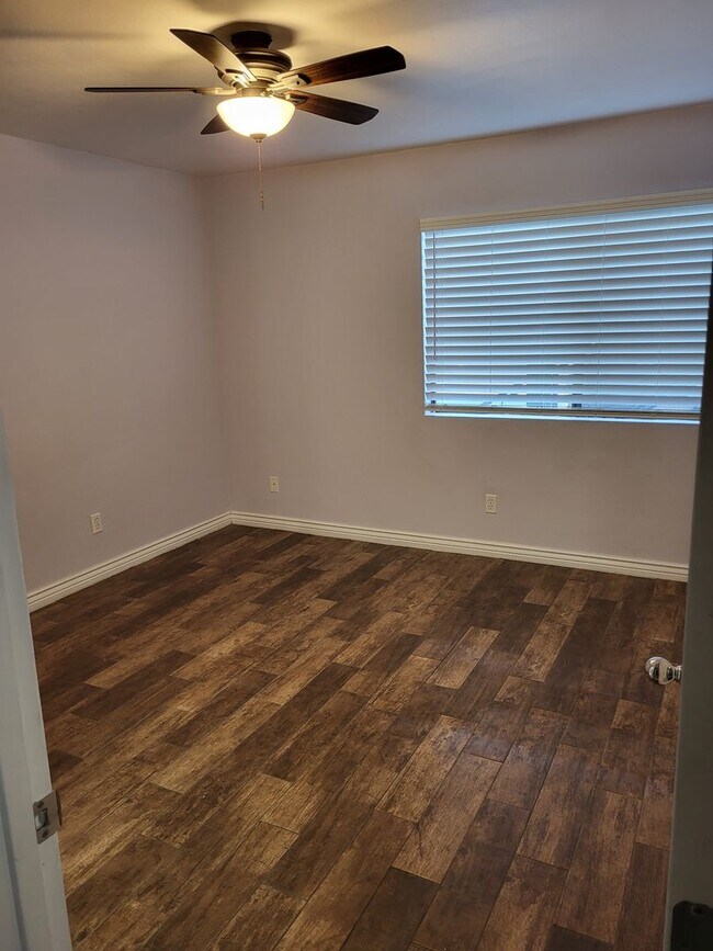 Building Photo - 2 Bed/2Bath Condo In University Heights! Available Oct 15th!