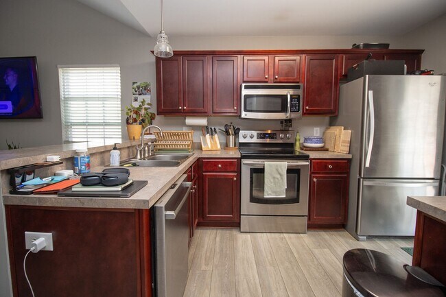 Building Photo - Spacious 3BR in Myers Creek – Fenced Yard, Workshop w/ Electricity & Bright Open Living!