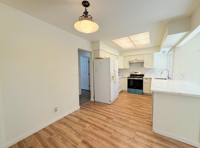 Building Photo - 2972 Bedford Dr