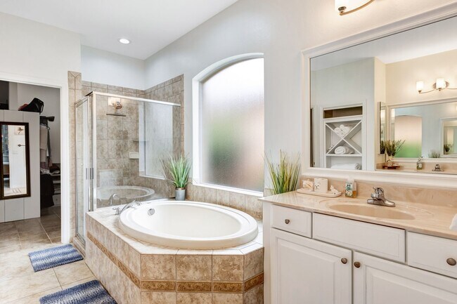 Building Photo - ** REFLECTION LAKES ** 4 BED / 2 BATH - POOL HOME - UNFURNISHED - ANNUAL RENTAL