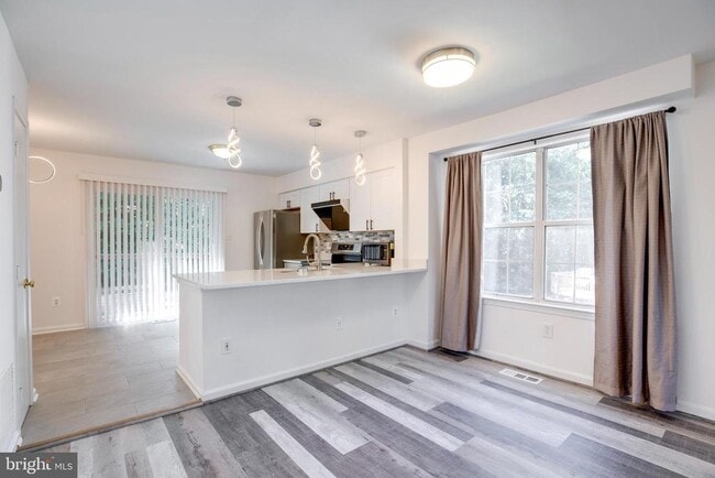 Building Photo - 5678 White Dove Ln