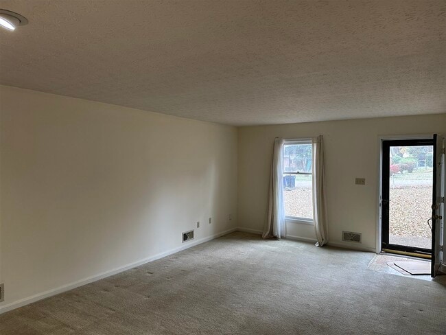 Building Photo - 722 Geronimo Way