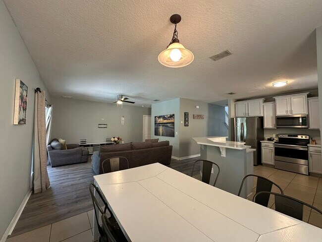 Building Photo - 1025 Cypress Pointe Blvd