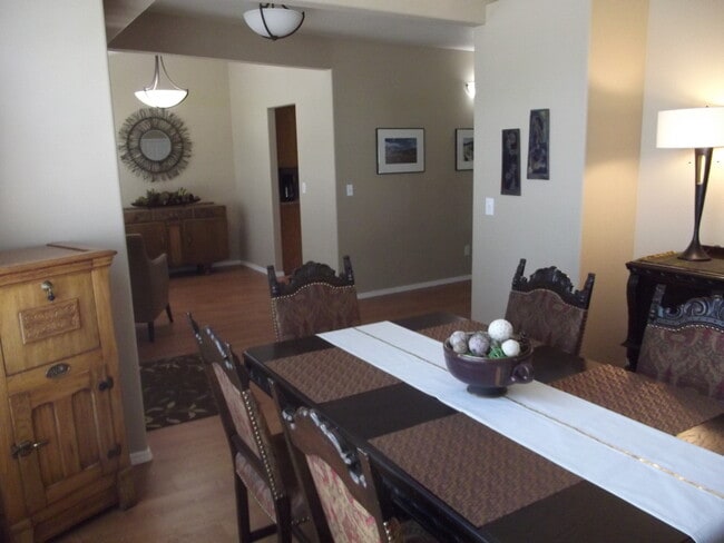 Building Photo - NIce Home