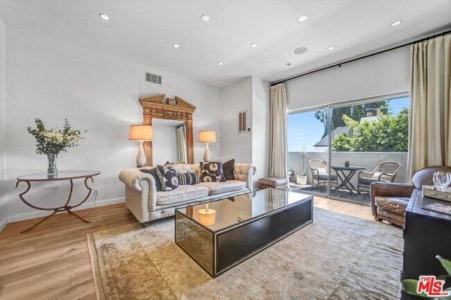 Building Photo - 999 N Doheny Dr