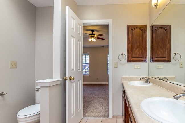 Building Photo - 1089 Oak Moss Dr