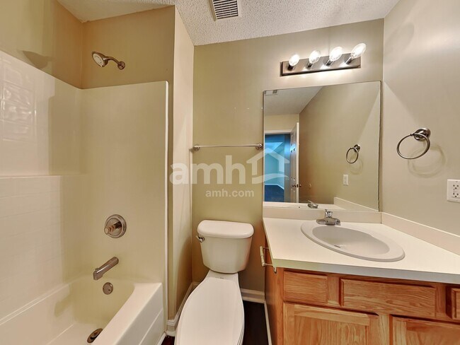 Building Photo - 388 Shady Oak Cir