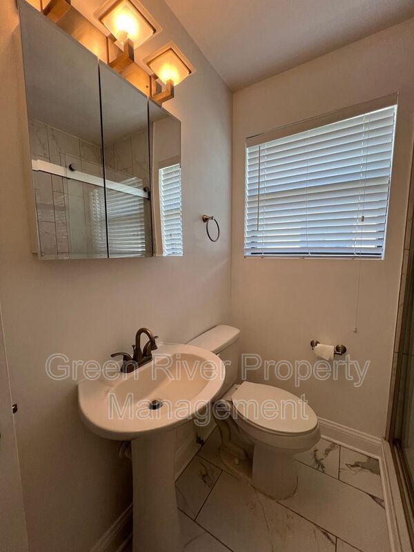 Building Photo - 1789 River Rd