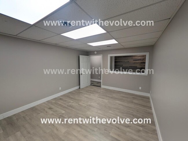 Building Photo - 302 N Meridian St