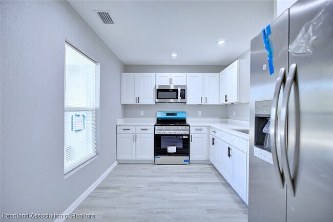 Building Photo - 295 Lincoln Rd NE