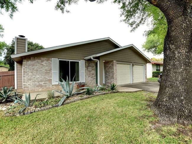 Building Photo - 11108 Applewood Dr