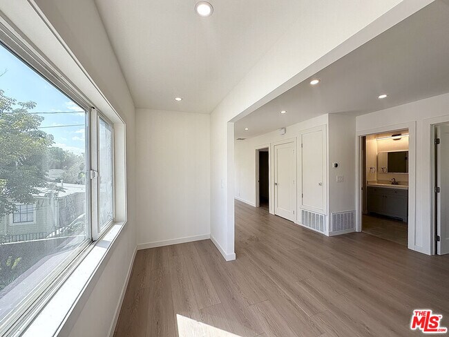 Building Photo - 1405 Talmadge St