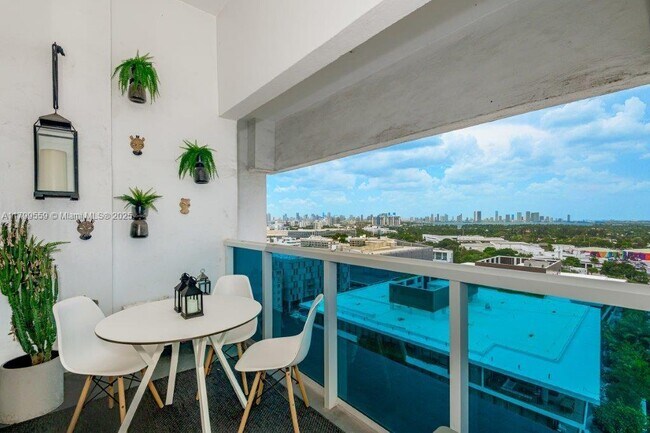 Building Photo - 2301 Collins Ave