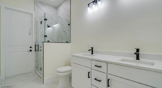 Building Photo - 141 SW 37th Pl