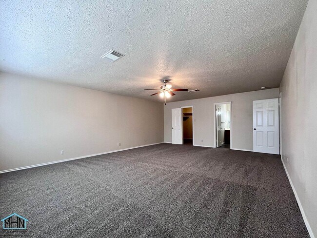 Building Photo - 8143 Chestnut Manor Dr