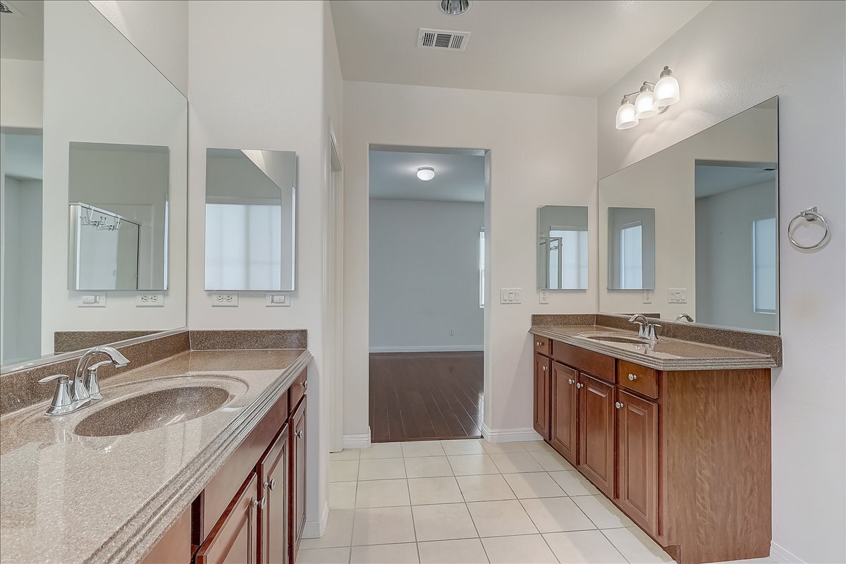 Building Photo - 3115 N Sunrise Ct