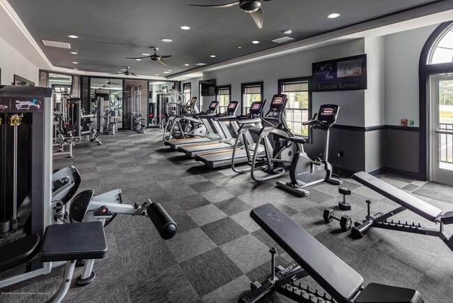 Building Photo - 527 Stallion Cir W
