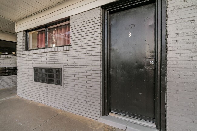 Building Photo - La Luna Luxury Suites