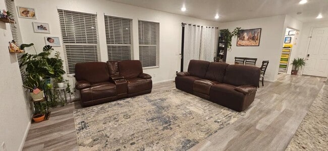 Building Photo - 17517 Booth Fls Wy