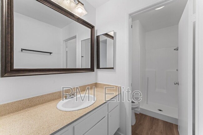 Building Photo - 18182 W Sundowner Way