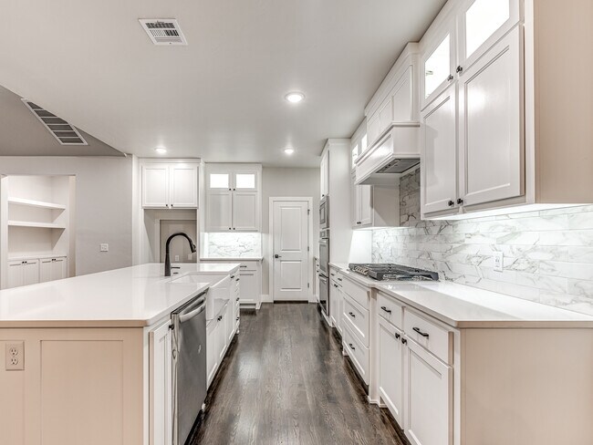 Building Photo - 8225 Jenny Ln