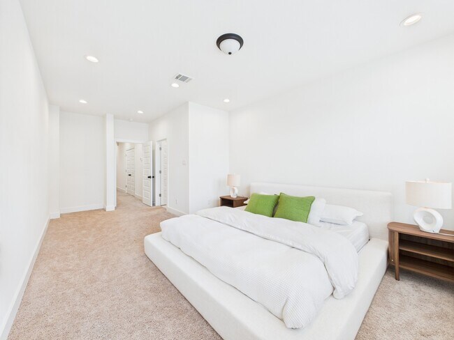 Building Photo - 4306 Idaho St