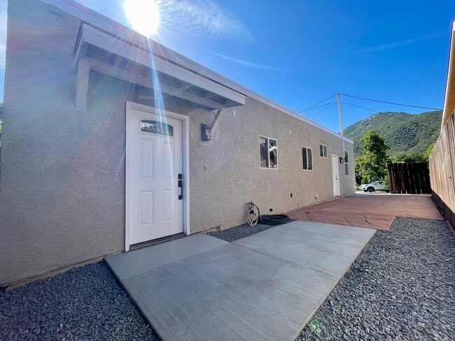 Building Photo - Gorgeous 2 Bedroom 1 Bathroom ADU in El Ca...