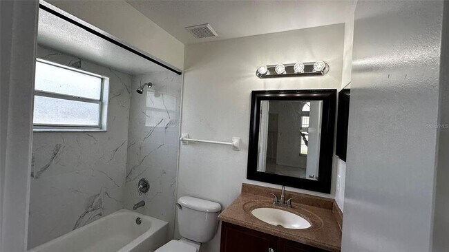 Building Photo - 2415 Harbor Town Dr