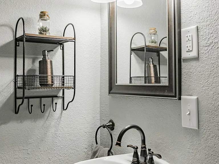 Building Photo - 1541 Charles Ave