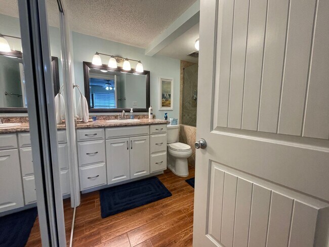 Building Photo - 2100 W Beach Drive