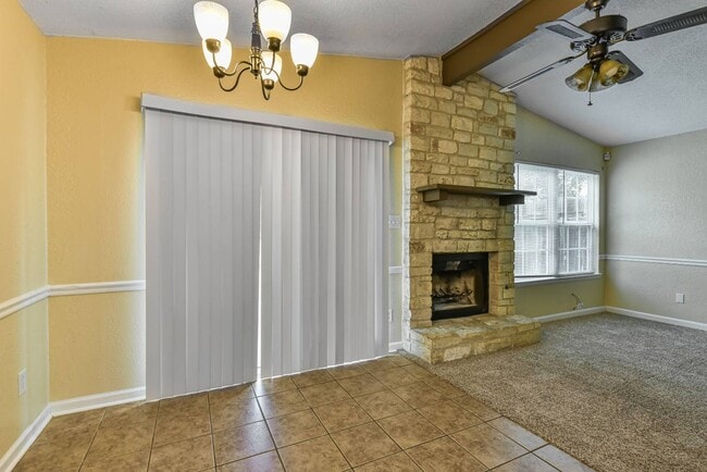 Building Photo - 1149 Royal Crest Dr