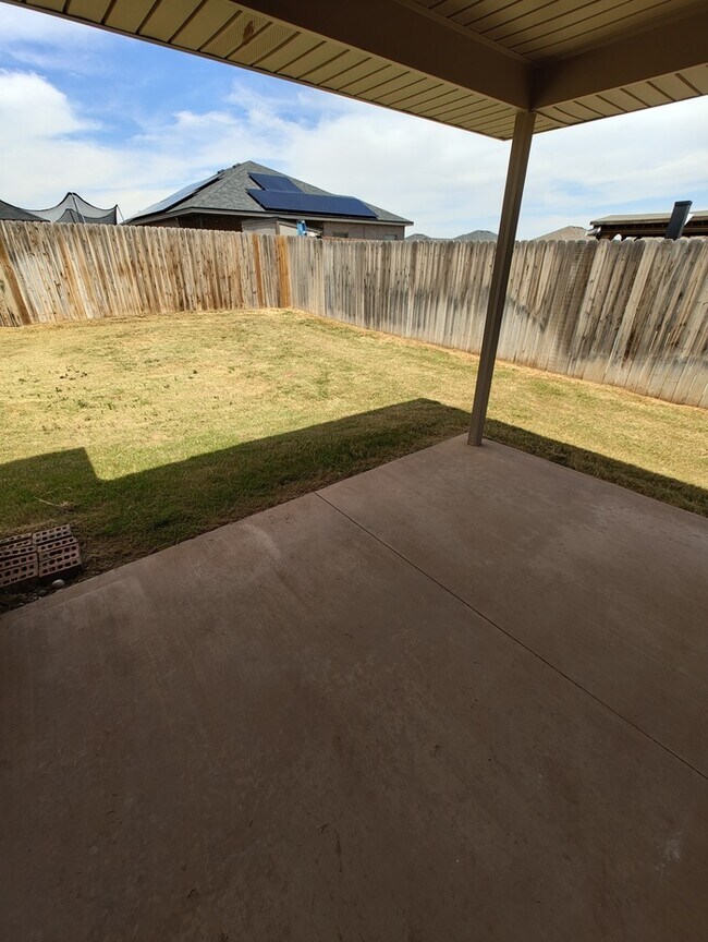 Building Photo - 3 bed 2 bath in Lone Star Trails!