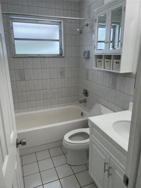 Building Photo - 413 Robalo Ct