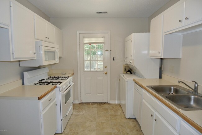 Building Photo - 1212 Highland Ave