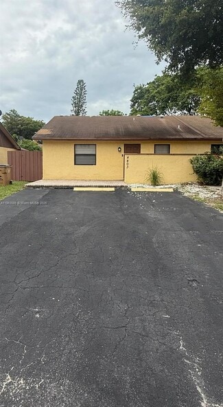 Building Photo - 4403 NW 4th Ave