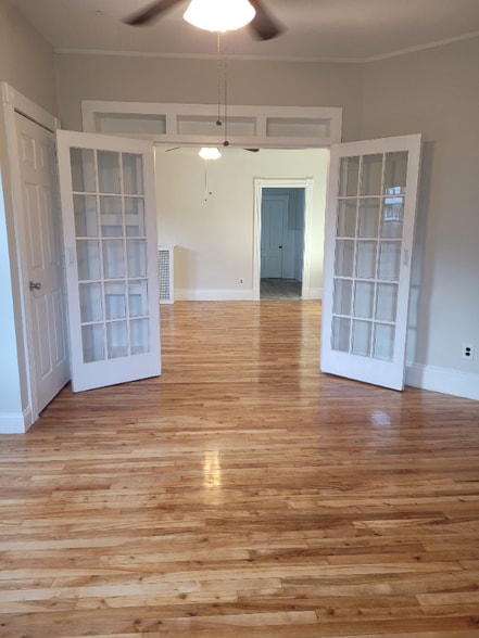 Building Photo - 37 Byron St