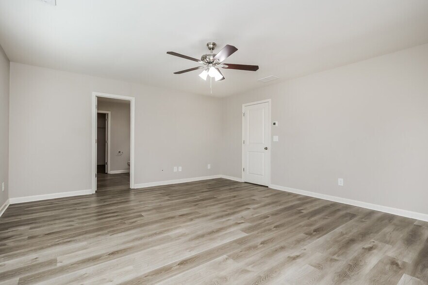 Building Photo - 1069 Cold Water Dr