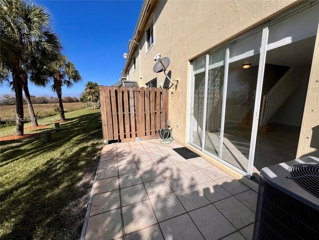 Building Photo - 2433 Pasadena Way