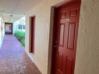 Building Photo - 10903 N Kendall Dr