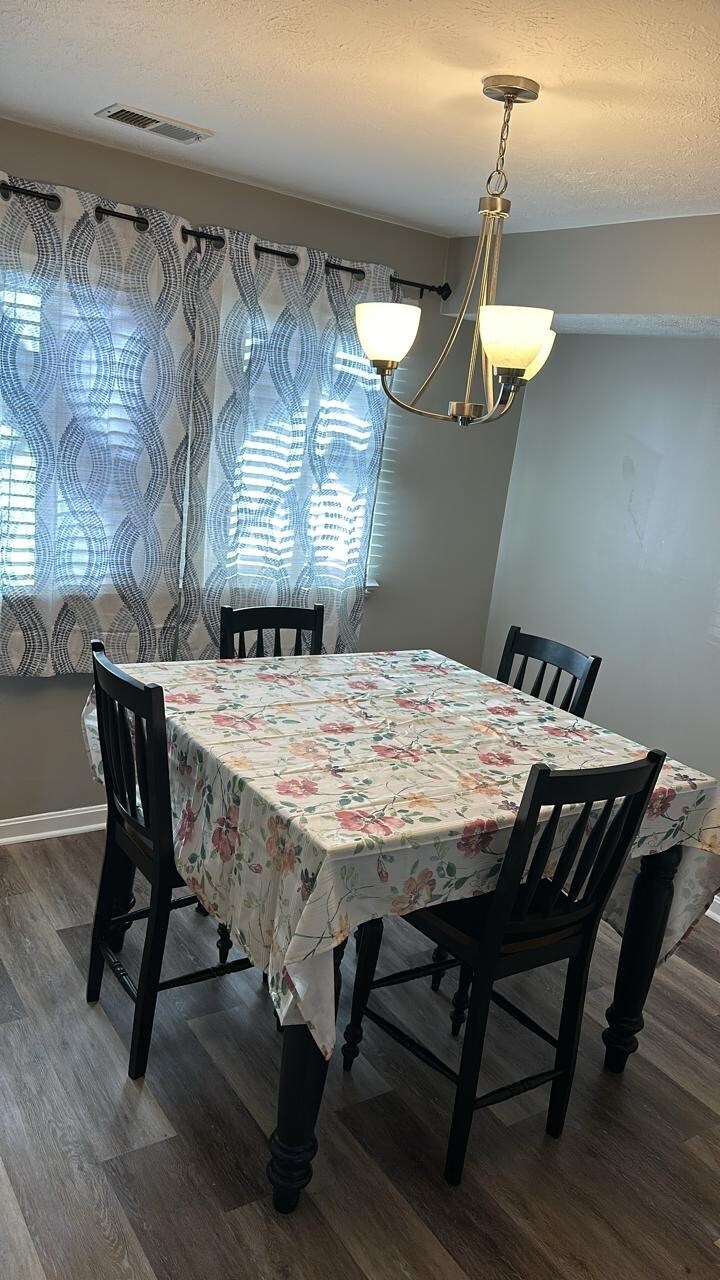 Building Photo - 204 Sherwood Green Ct