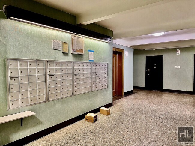 Building Photo - Gorgeous gut renovated 2 bed/2 bath spacious coop with parking included for rent.