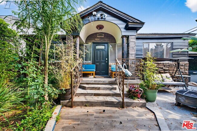 Building Photo - 1200 Tamarind Ave