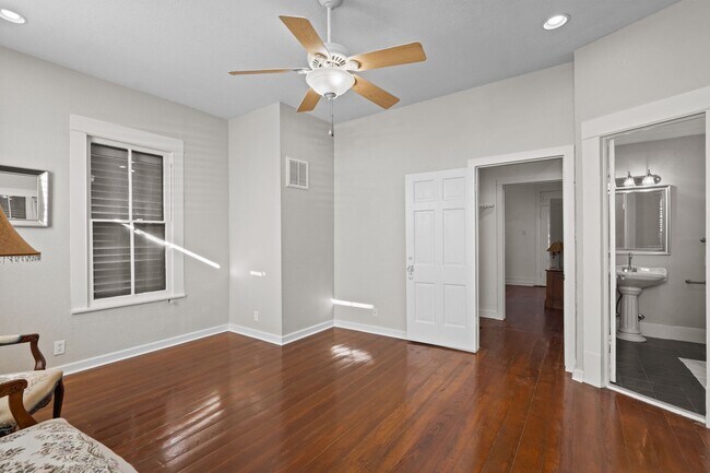 Building Photo - 611 Church St