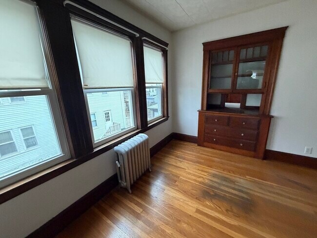 Building Photo - 44 Varnum St