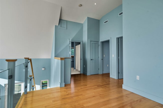 Building Photo - 1 Shoreline Dr