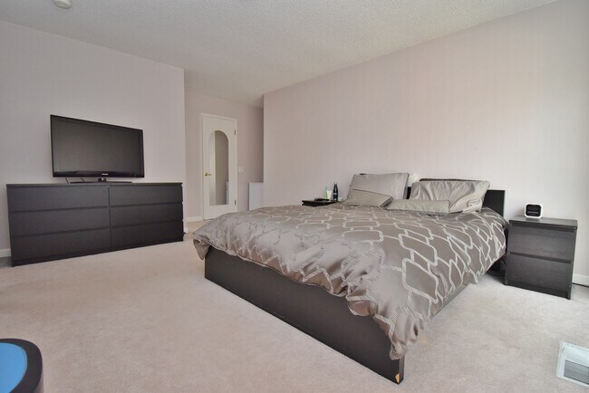 Building Photo - COMING SOON! | $3,990 /  BEAUTIFUL BROOKVALE HOME IN CENTRAL FREMONT