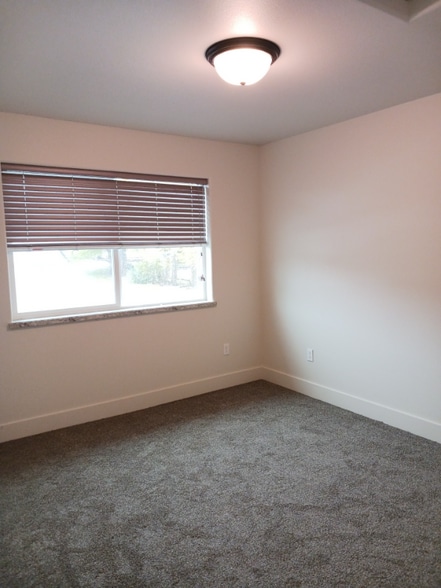 Building Photo - 206 11th Ave W