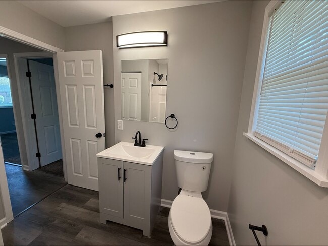 Building Photo - *JULY SPECIAL* Reduced Rent! Fully Renovat...