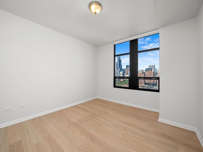 Building Photo - 1255 S State St